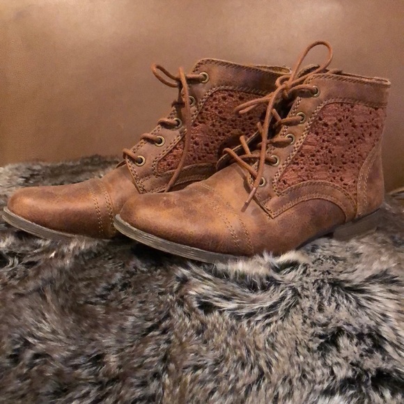 JustFab Shoes - Cute flat bootie with lace